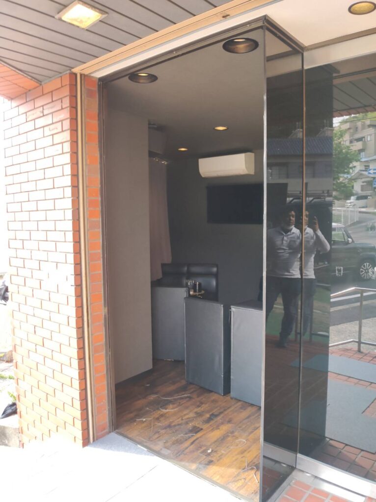 店舗ガラス割れ