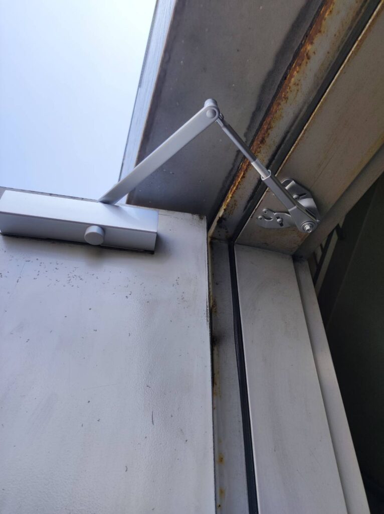 ドアクローザーオイル交換