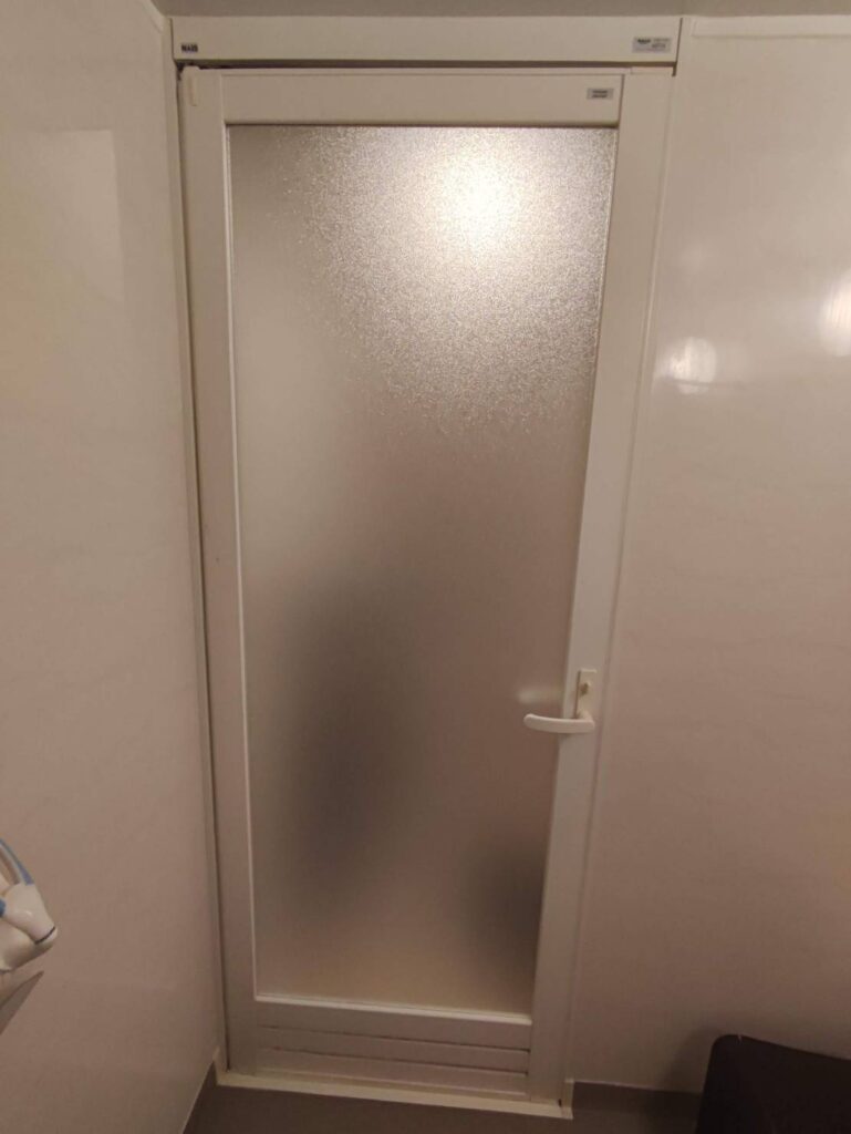 浴室ドアアクリル交換