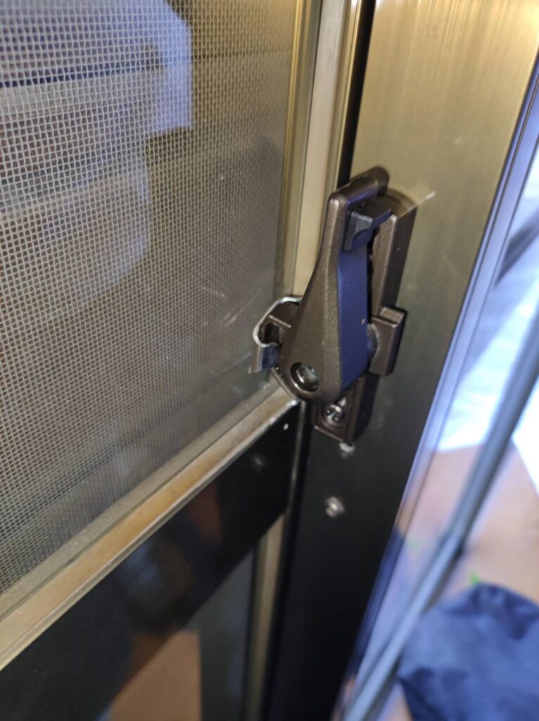 クレセント錠取り付け