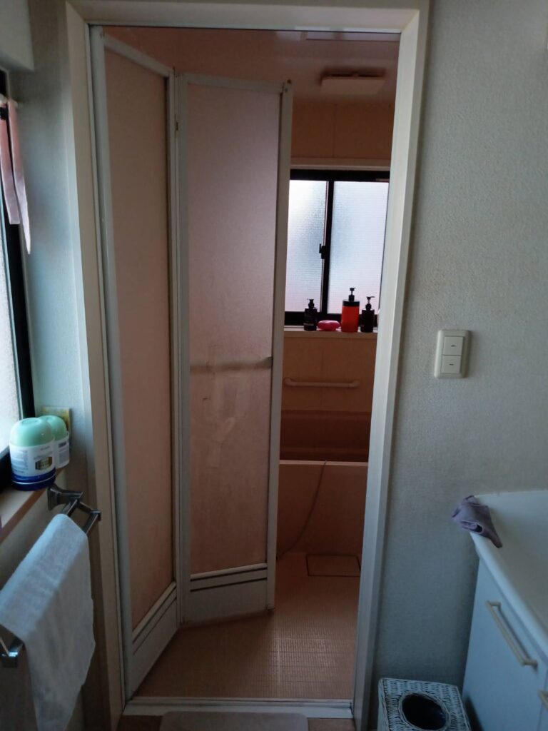 浴室折れ戸破損
