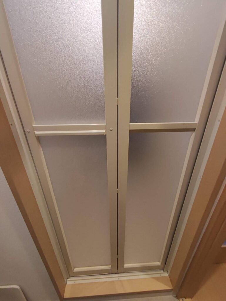 浴室折れ戸アクリル交換修理